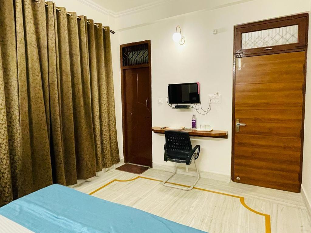 Hotel Dileep42 Лакхнау Экстерьер фото