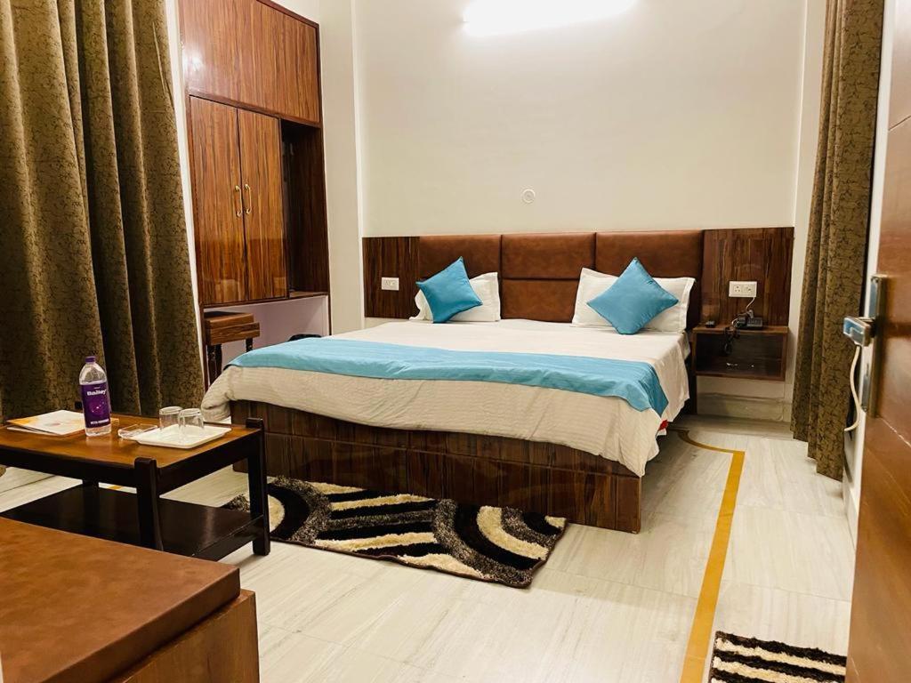 Hotel Dileep42 Лакхнау Экстерьер фото