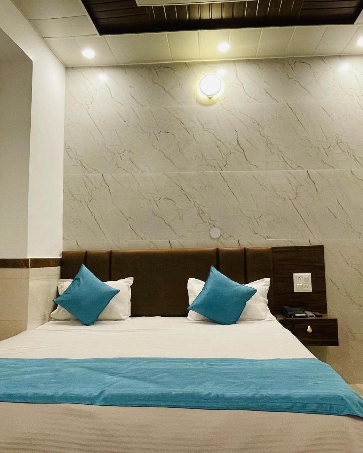 Hotel Dileep42 Лакхнау Экстерьер фото